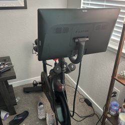 Peloton Bike With 3 Lb Weights 