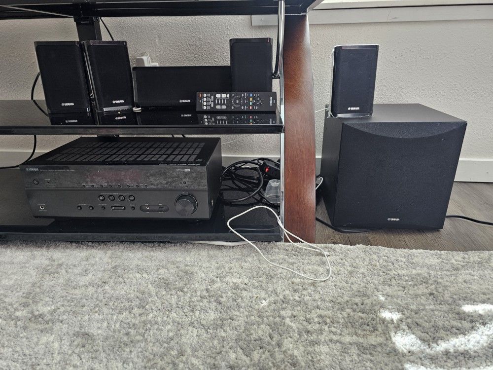 Yamaha RX-V385
5.1-channel home theater receiver with Bluetooth®
