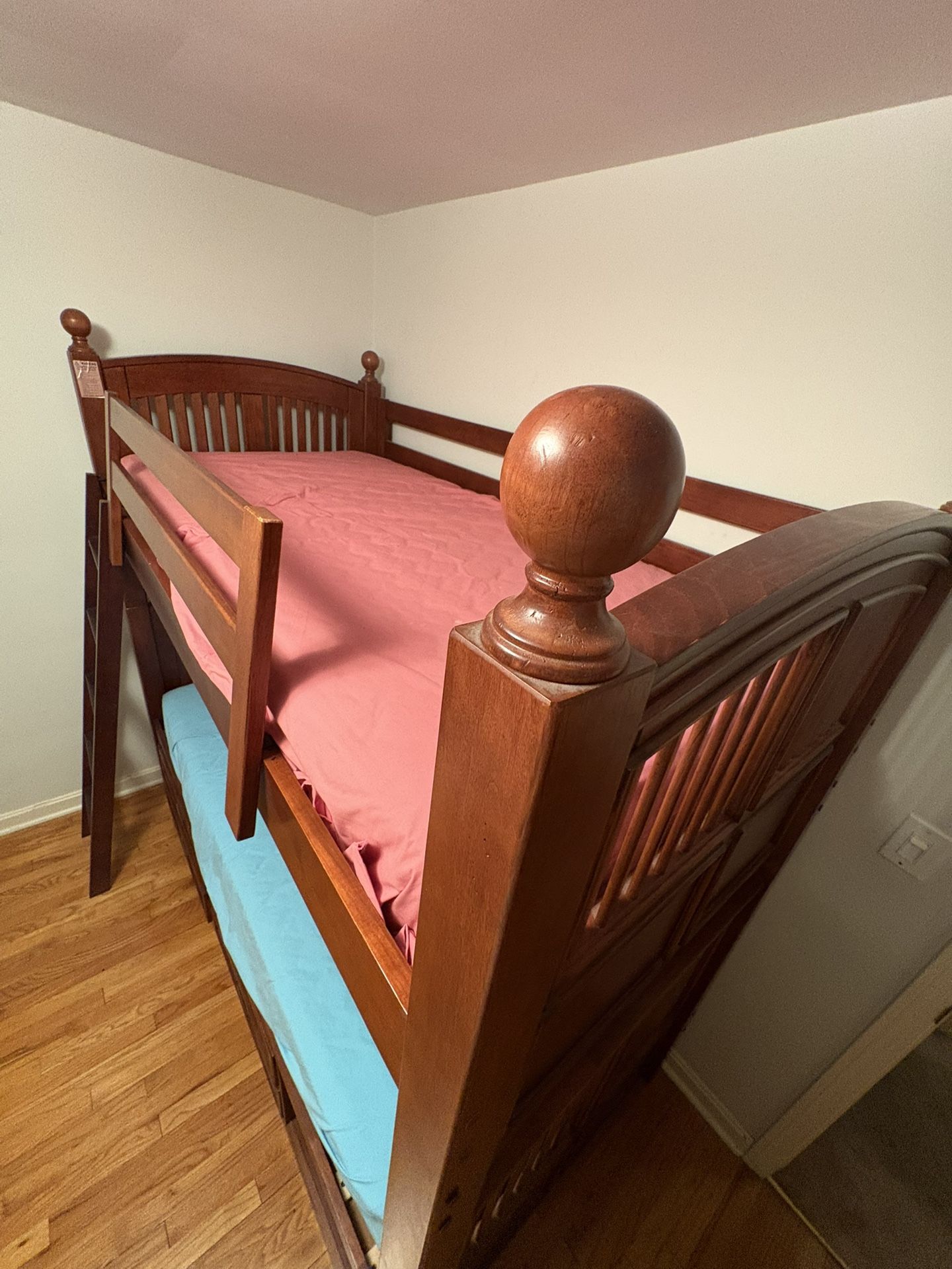 Bunk bed 