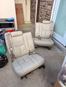 2004 Chevy Tahoe bucket seats