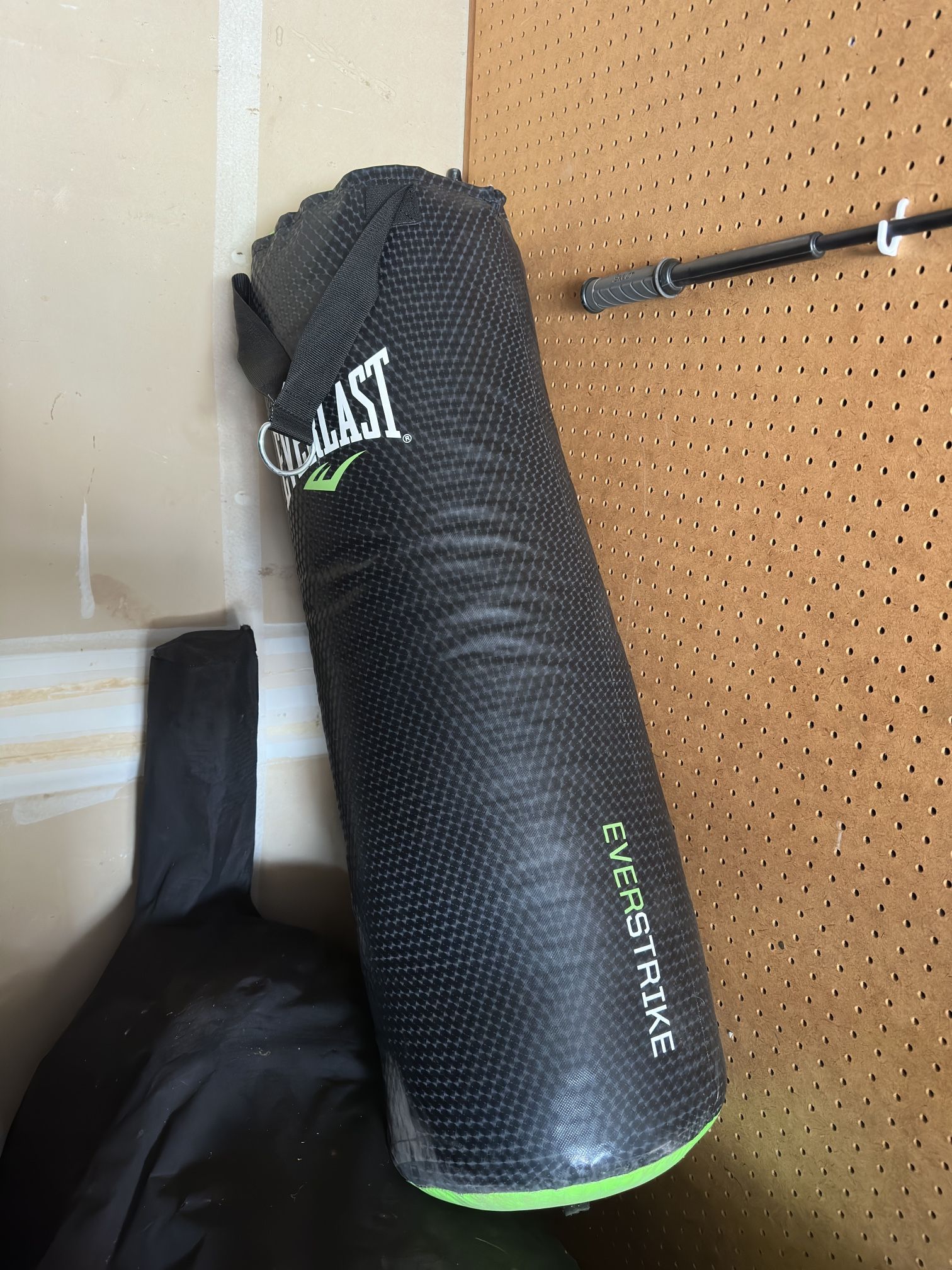 Everlast Everstrike Punching Bag