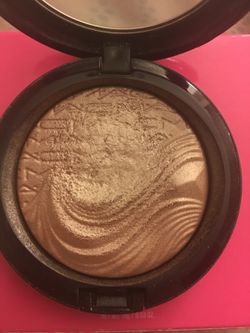 Mac superb limited edi. Highlighter