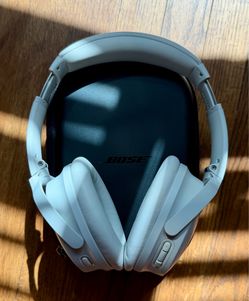 Bose QC 45 Noise Canceling Headphones QC45 Music Listening Flying