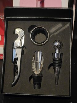 4 Peice Wine Accessory Gift Set
