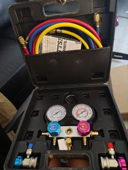 AC Manifold Gauge Set with Hoses and Case