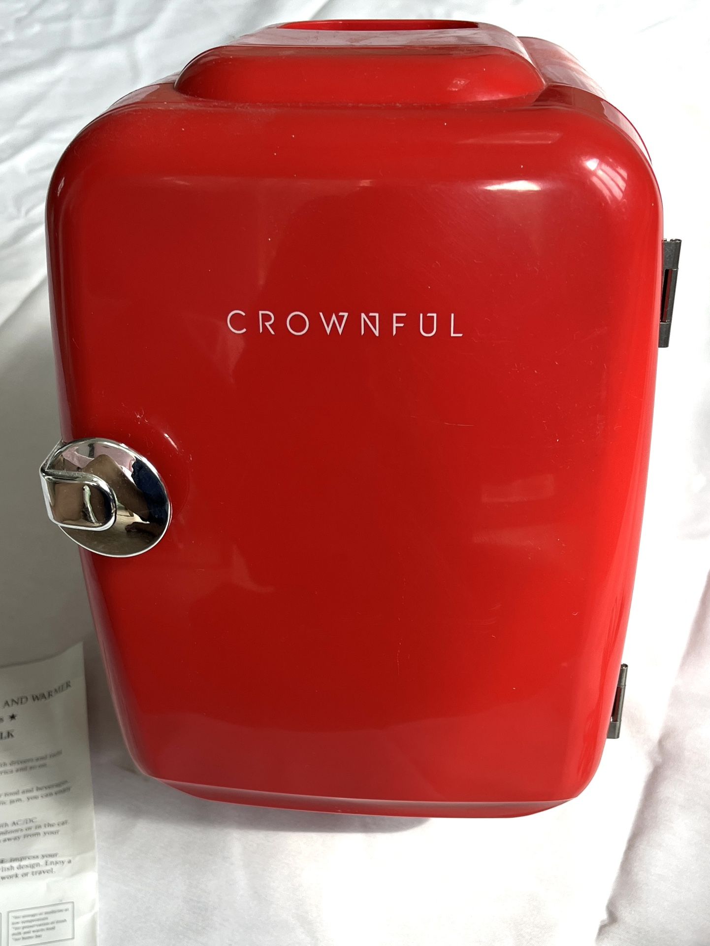 PORTABLE MINI FRIDGE/WARMER FOR CAR/BOAT/OFFICE/HOME. 6can 1.06 gal