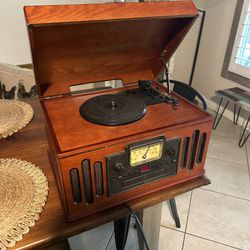 Crosley Cd/record/cassett/radio player
