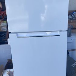 Magic Chef Refrigerator 