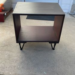 Modern End Table / Nightstand with Hairpin Legs