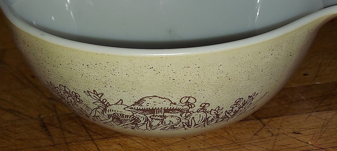 Pyrex Forest Fancies 1.5 Qt