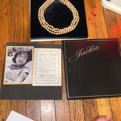 Jackies Pearls From  Franklin Mint