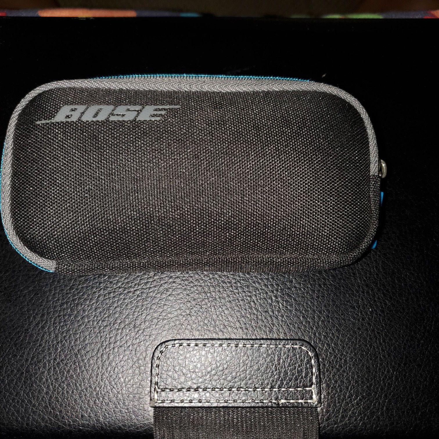 Bose artistic nose cancelling in ear headphones