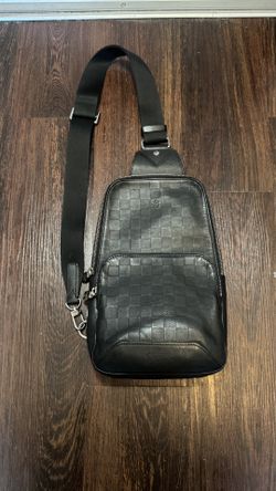 Used Louis Vuitton avenue sling bag In leather