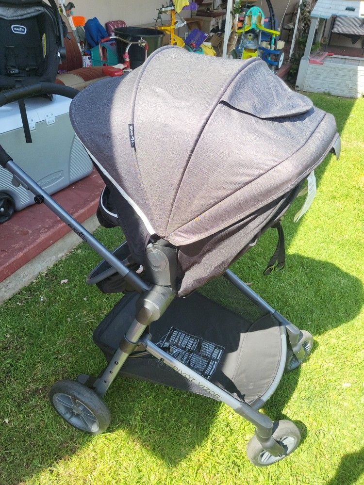 uppababy vista v2 piggyback UPPAbaby Vista V3 Single-to-Double Stroller + PiggyBack Ride-Along Bun –  Albee Baby main image 1