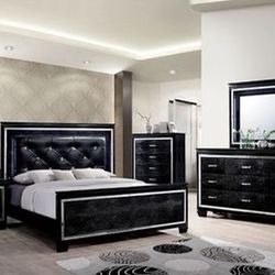 Brand New 4PC Black Bedroom Set with a Crocodile Pattern Design