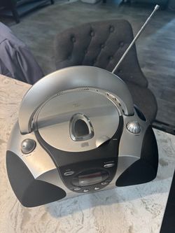 Portable radio/cd player