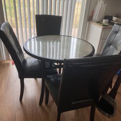 kitchen table with 4 chairs 