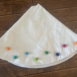 Wonder shop white belt colorful pom-pom tree skirt