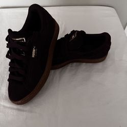 Womens Puma Tennis shoes Size 6