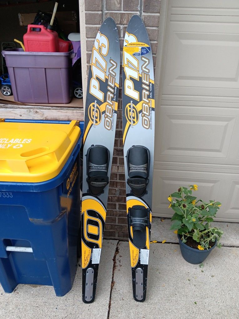 Pair of Obrien water skies.....paid 279.99. 23 mile and Card Macomb Township Michigan 