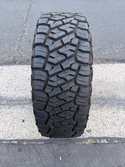 (1) 285/70R17 Toyo R/T Tire