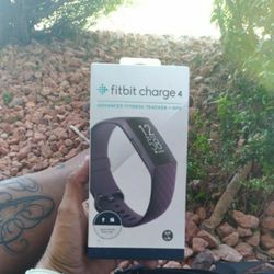 Fitbit Charge 4