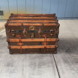Vintage Steamer Trunk 