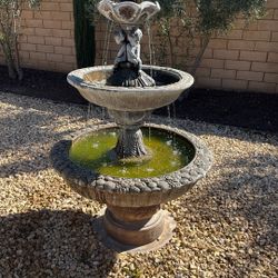 Med Size Water Fountain.  Very Nice. Works Well