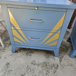 Queen bed and 2 nightstands 