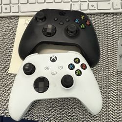 Xbox Series S / X Controller With Rechargeable Batteries