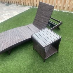 Outdoor Lounge Chair & Table
