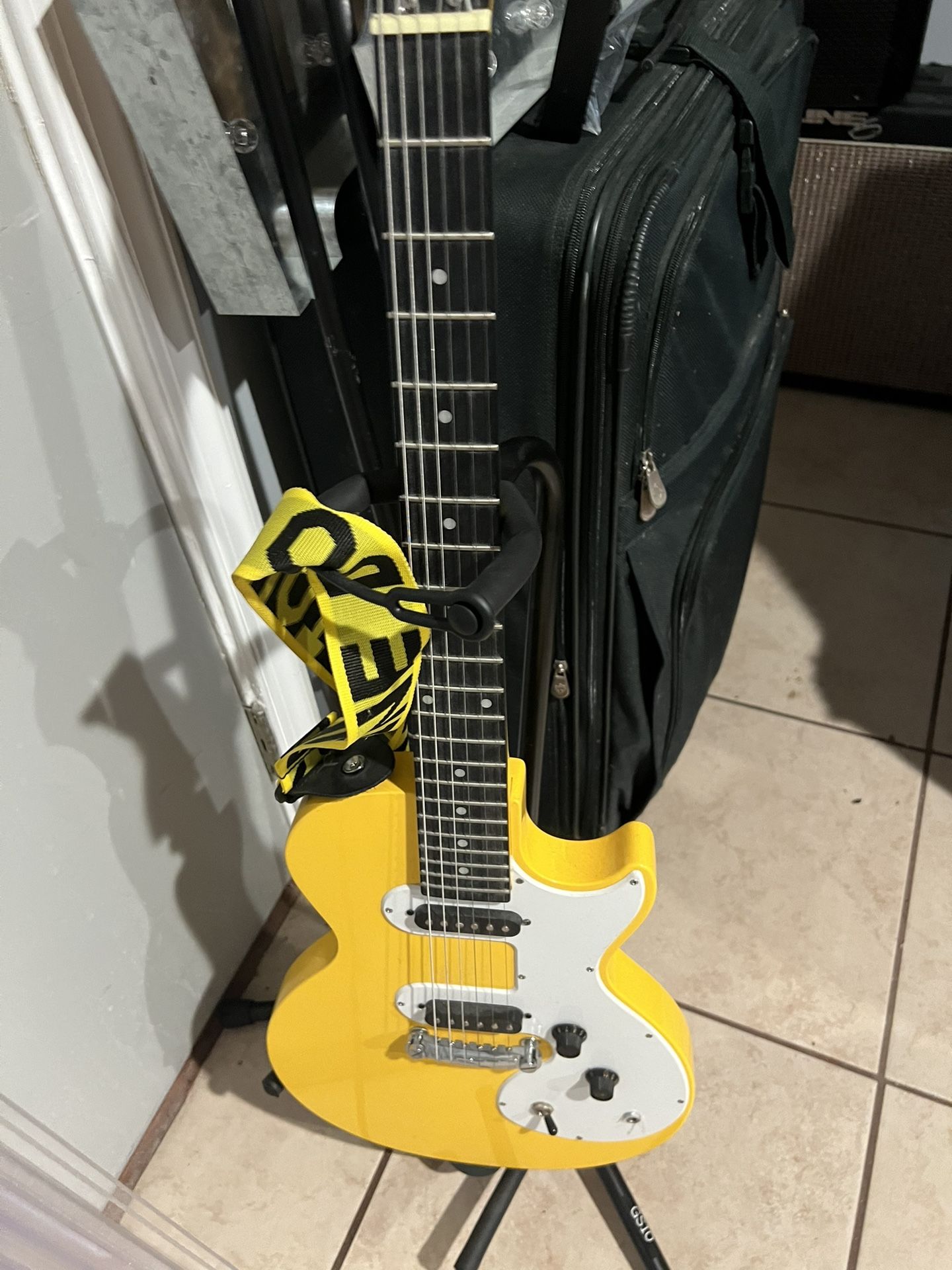 Guitarra Nuevo Y Bocina De Guitarrra