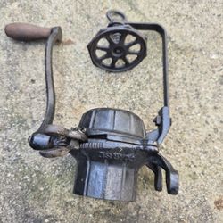 Antique Classic Vintage Diamond Cut Wall Coffee Grinder