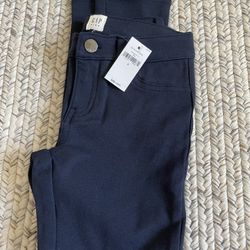 New GAP Kids Girls Uniform Pants (size 6)