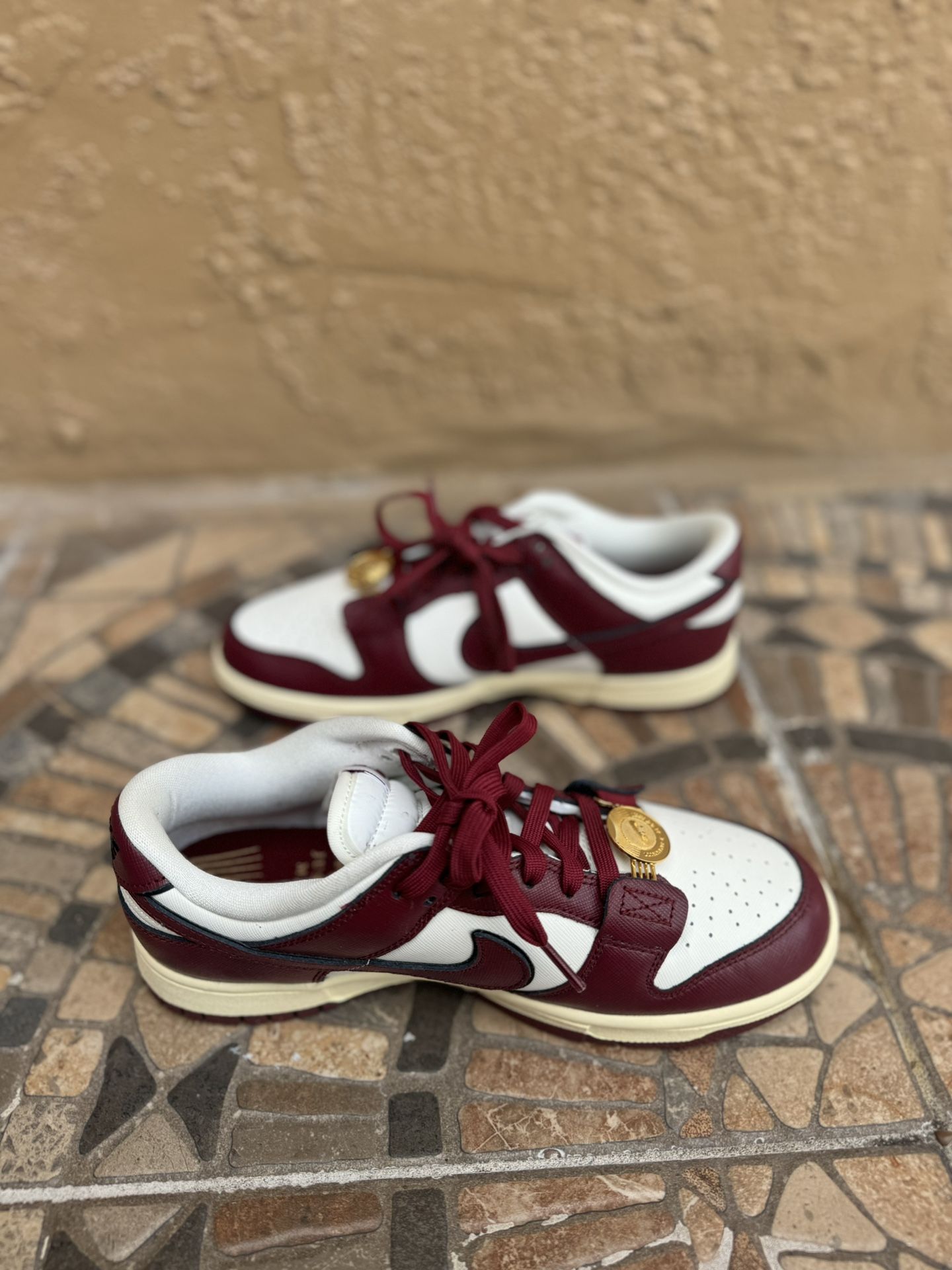 Wmns Dunk Low SE 'Sisterhood - Team Red Nike