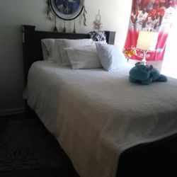Queen Size Bedroom Set $200