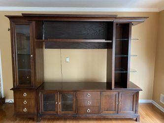 Entertainment center