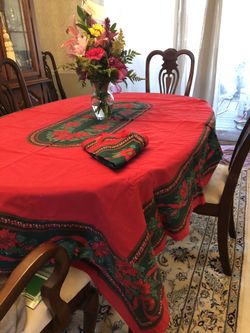 Table cloth 52”x70” & 8 napkins