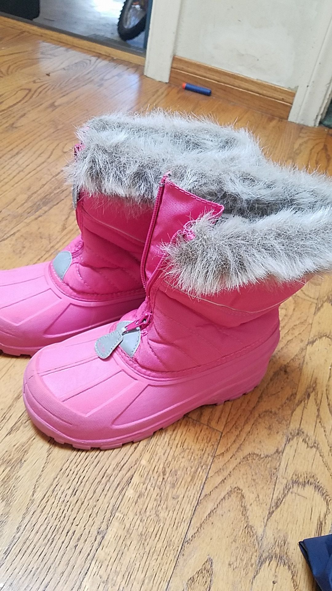 Girl snow boots size 3