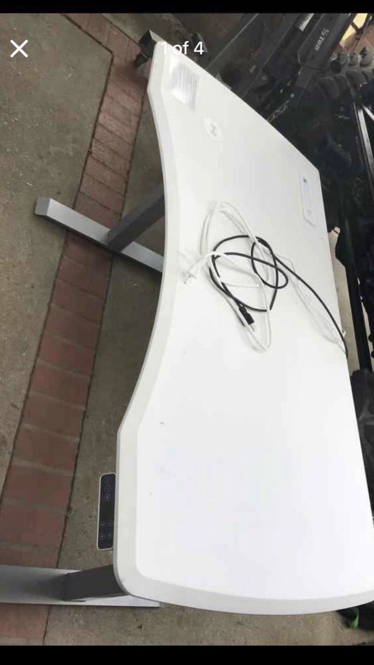 Adjustable Electric Table 