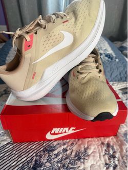 NIKE SIZE 10