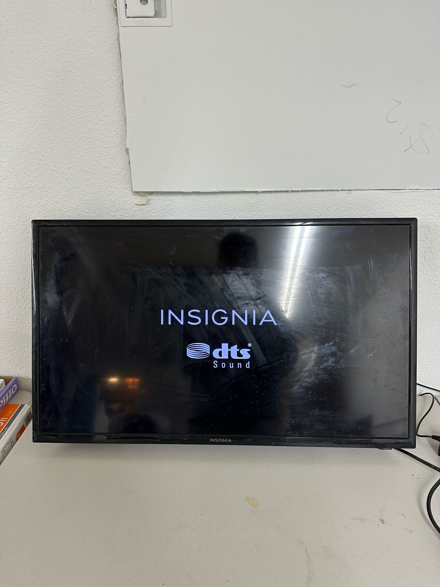Insignia NS-32D311NA17 32” LED TV – Works Great