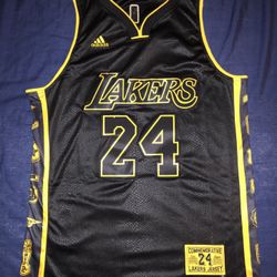 Kobe Commemorative Lakers Jersey!!