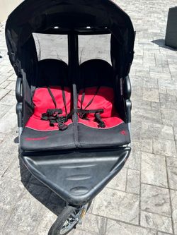 Double jogger stroller