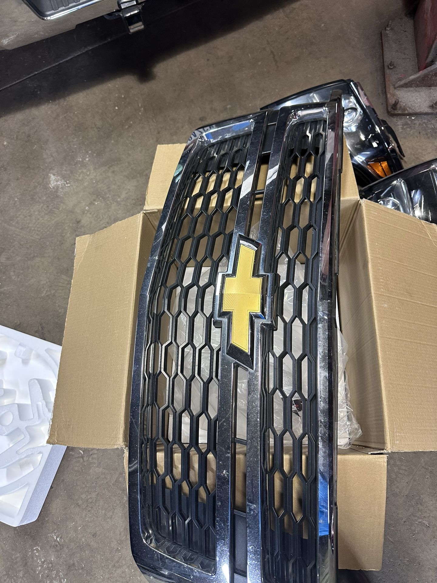 Front Grill For 2015, 2016, 2017, 2018 2019, 2020 Chevy Suburban or Tahoe