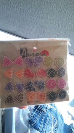 New girl earrings $2