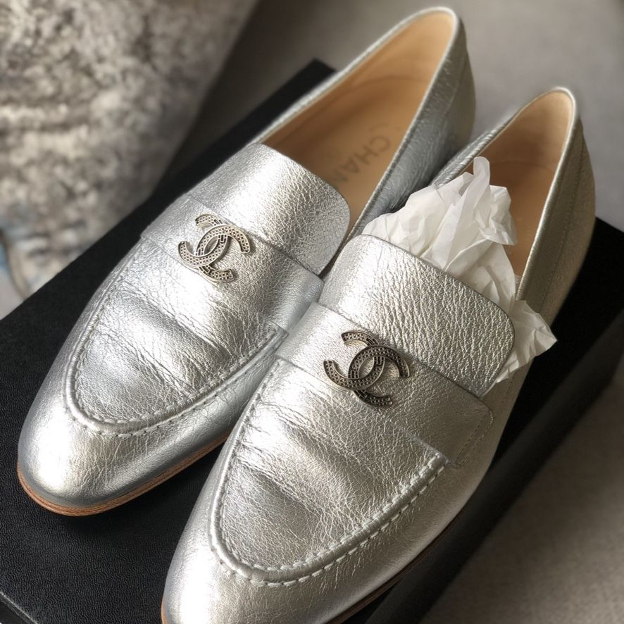 My Sister's Closet  Chanel Chanel Size 40.5 Silver Crackle Loafers