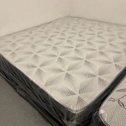 Camas nuevas (brand new mattresses)