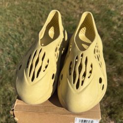 Yeezy Foam Runner Sulfur Sz10