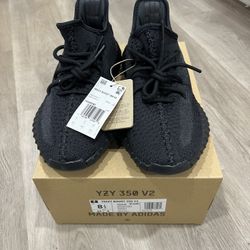 Yeezy 350 V2 Onyx Size 8.5 Brand New DS